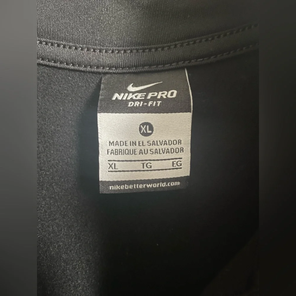 Nike Pro Women's Dri-Fit 1/2 Zip XL - Picture 3 of 4